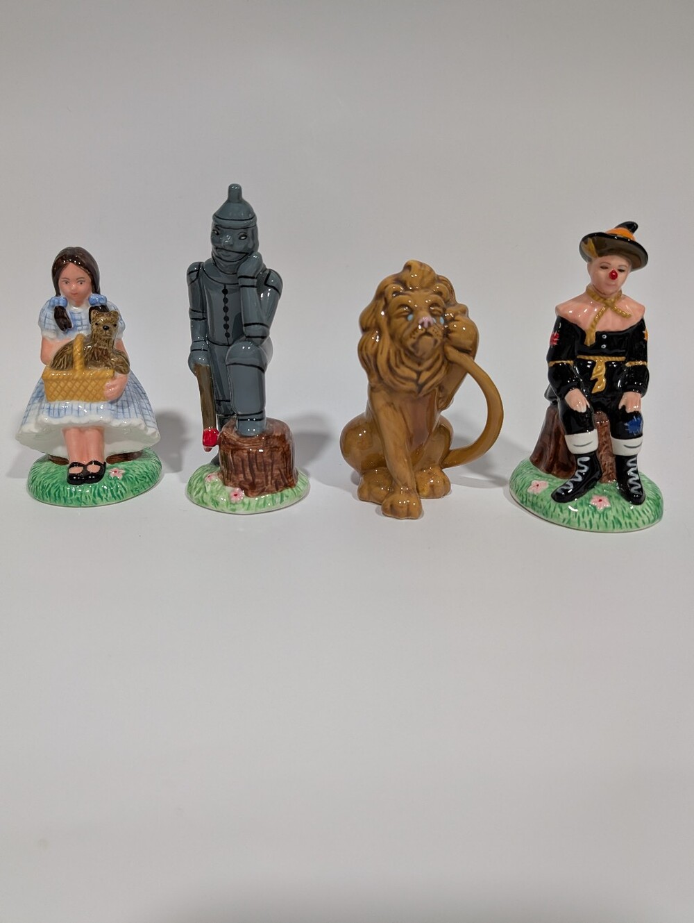 2005 Wizard of Oz Ceramic Salt & Pepper Shakers Complete Set 4